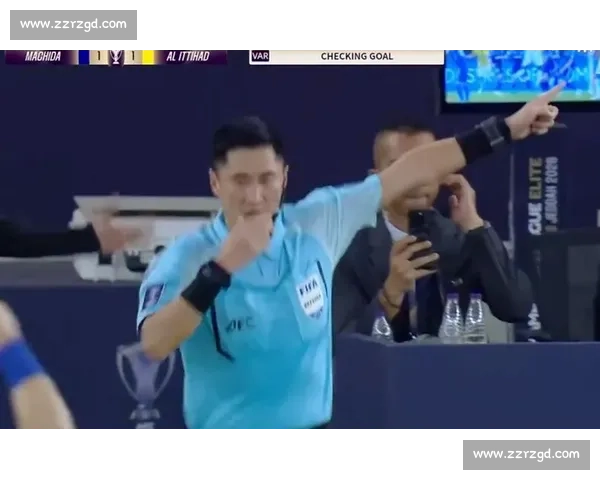 瓜帅女儿现场见证父亲与马宁争执，英超最美星二代身材吸睛